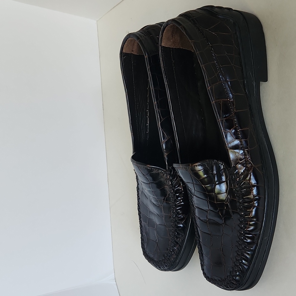 Stuart Weitzman Woman's Croc Embossed Patent Leather Brown Loafers NWOT …